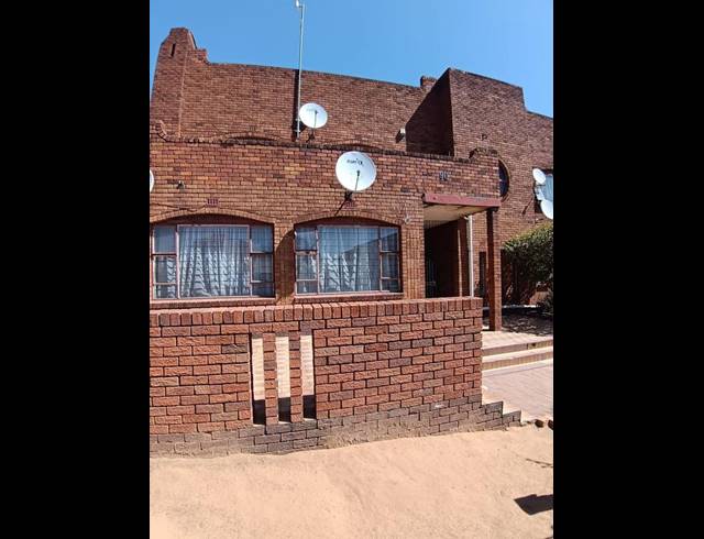 22 BEDROOM APARTMENT FOR SALE IN HOSPITAL VIEW